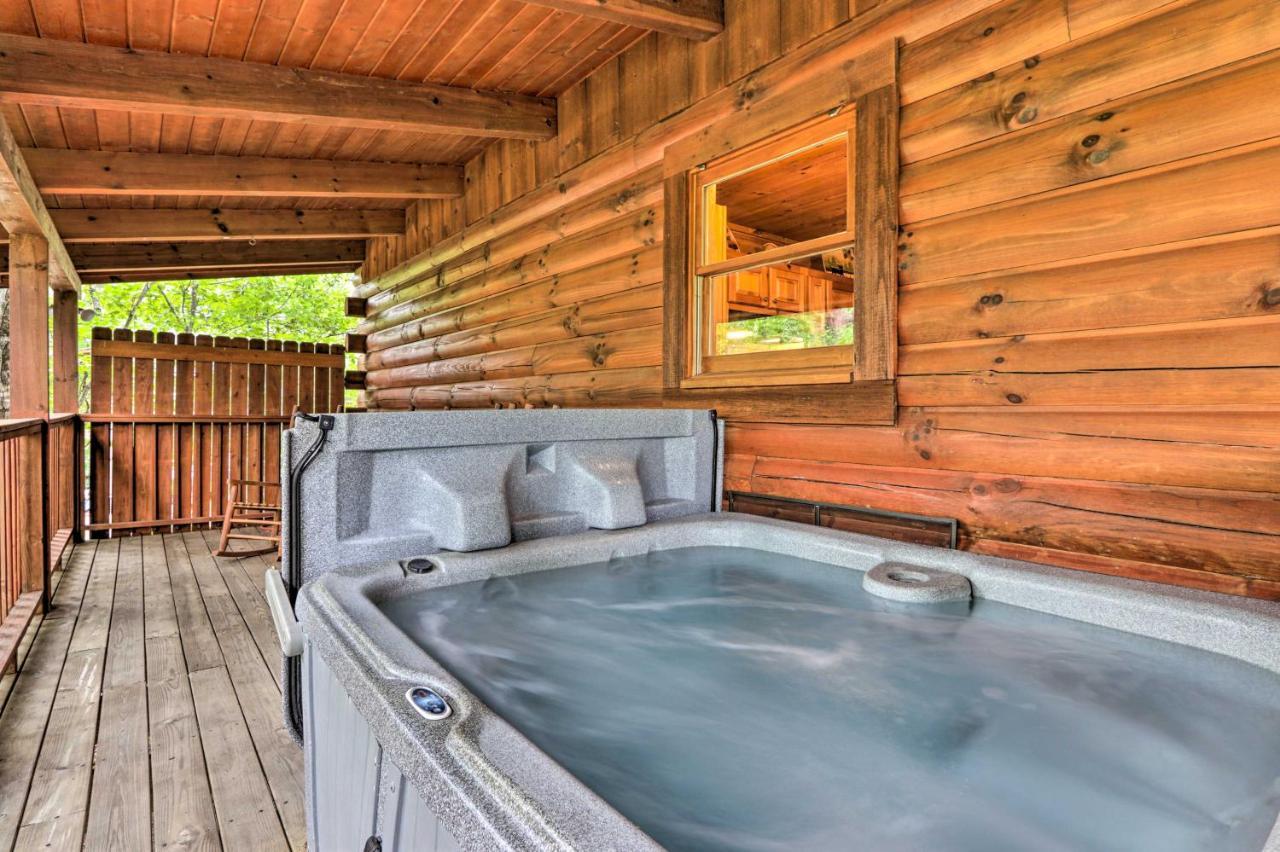 Cabin With Deck And Fireplace Less Than 3 Mi To Dollywood! ピジョンフォージ エクステリア 写真
