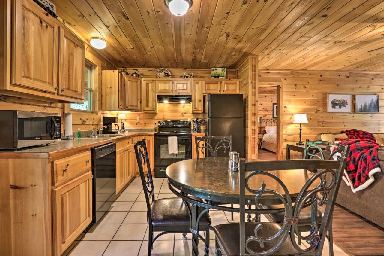 Cabin With Deck And Fireplace Less Than 3 Mi To Dollywood! ピジョンフォージ エクステリア 写真