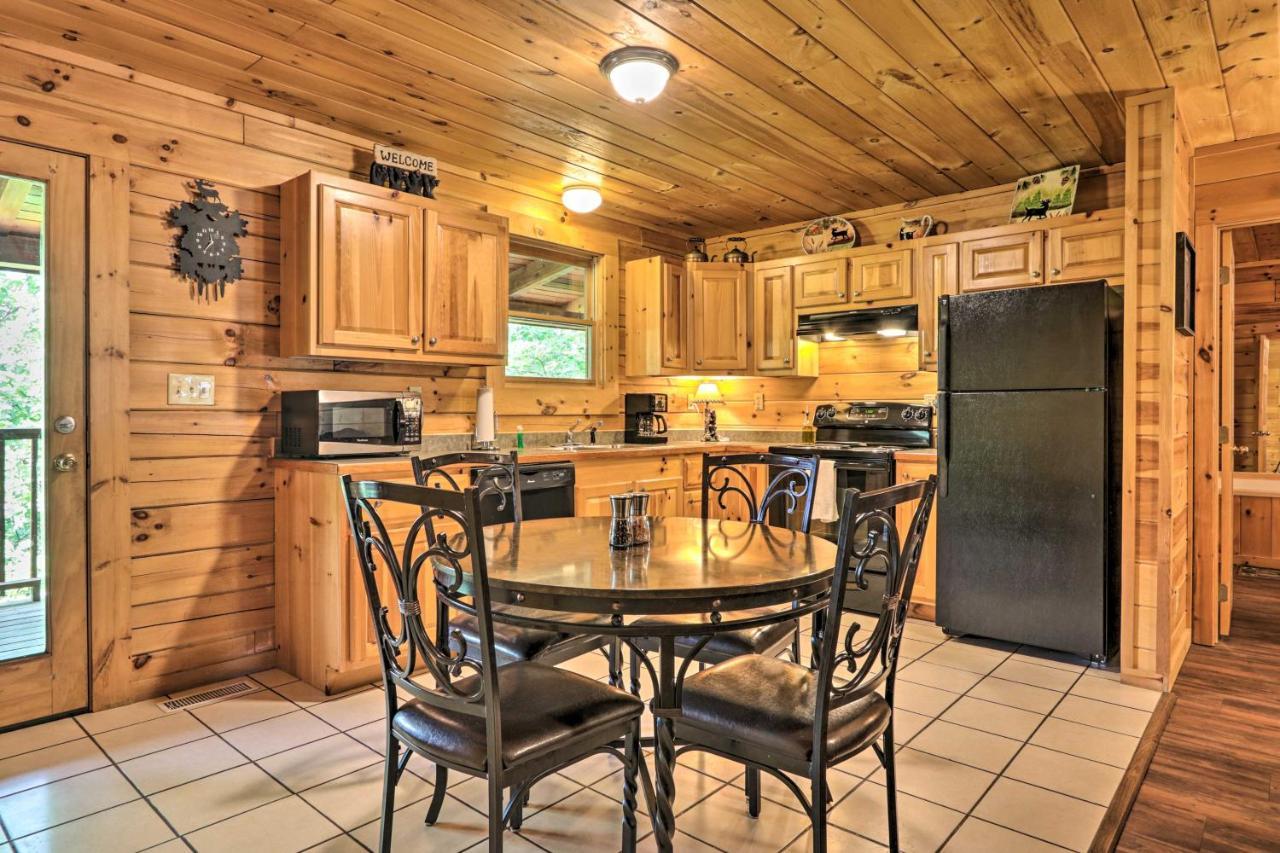 Cabin With Deck And Fireplace Less Than 3 Mi To Dollywood! ピジョンフォージ エクステリア 写真