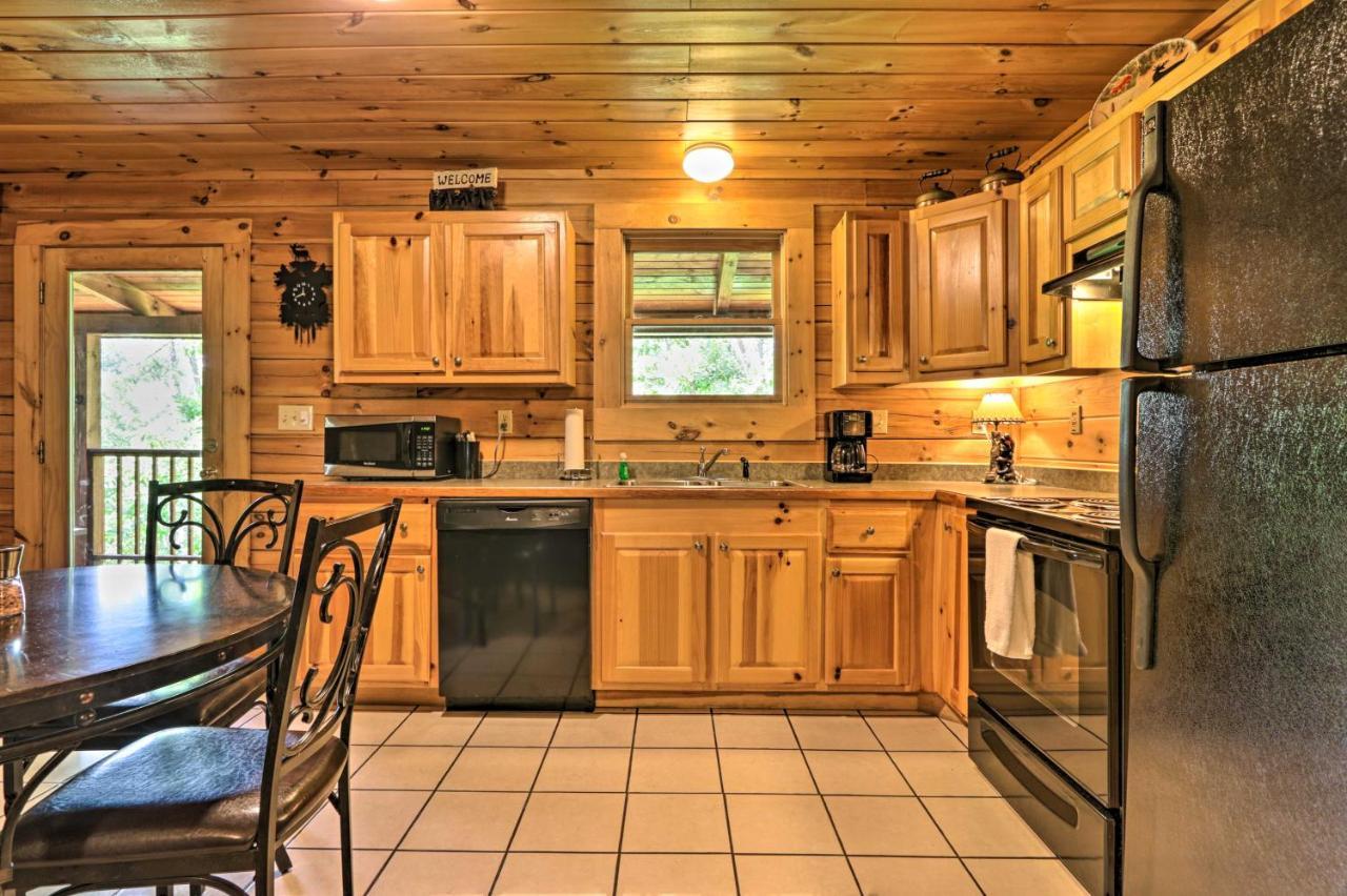 Cabin With Deck And Fireplace Less Than 3 Mi To Dollywood! ピジョンフォージ エクステリア 写真