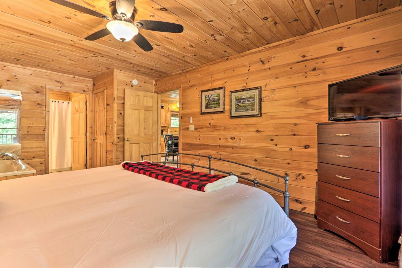 Cabin With Deck And Fireplace Less Than 3 Mi To Dollywood! ピジョンフォージ エクステリア 写真