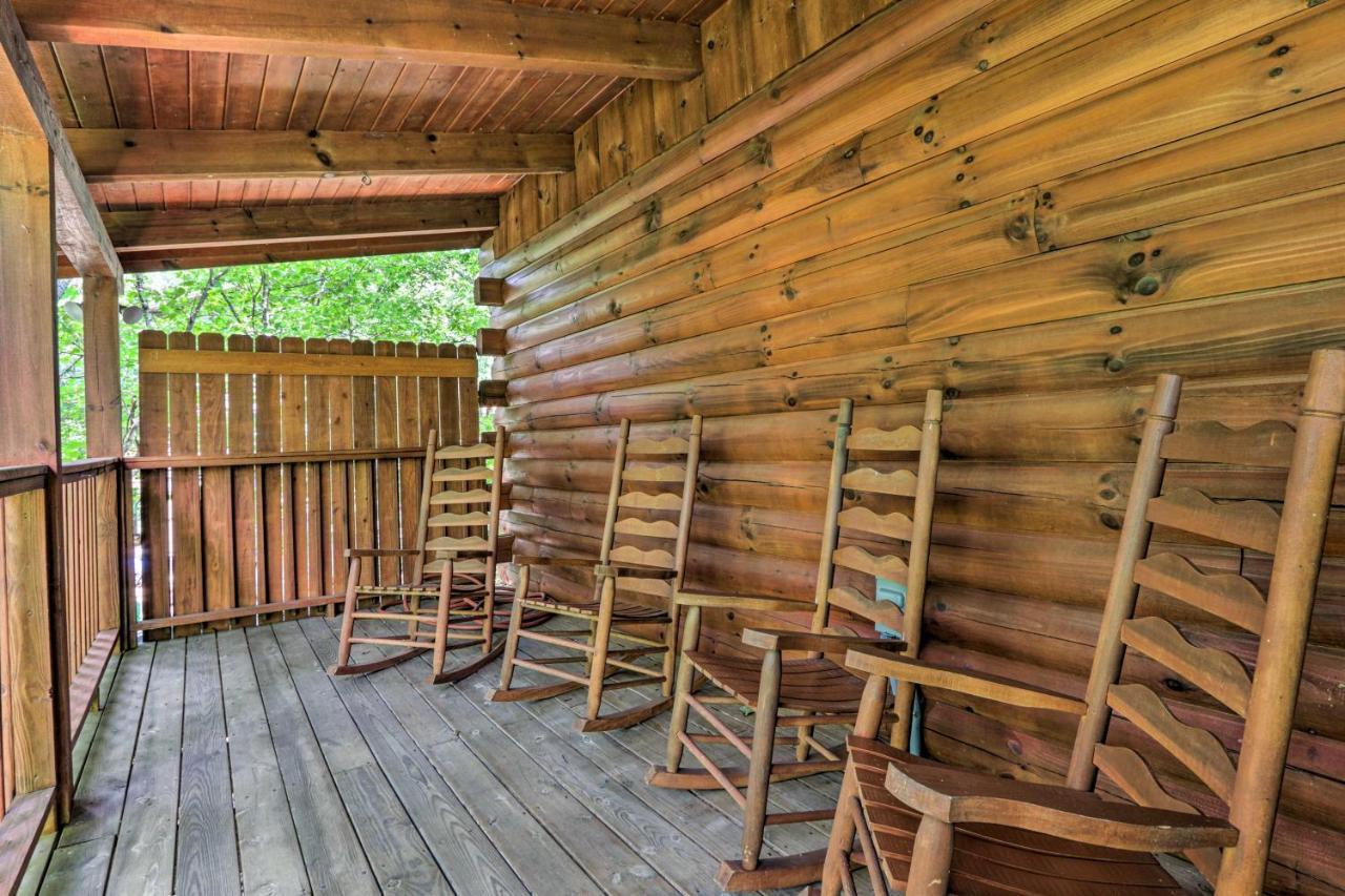 Cabin With Deck And Fireplace Less Than 3 Mi To Dollywood! ピジョンフォージ エクステリア 写真