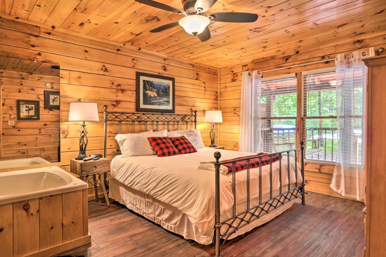 Cabin With Deck And Fireplace Less Than 3 Mi To Dollywood! ピジョンフォージ エクステリア 写真